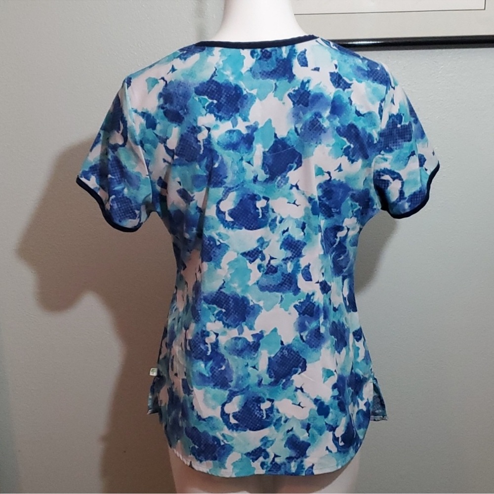 PREMIER by HEALING HAND Womens White_Blue Watercolor Florals Scrub Top-EUC-Sz M